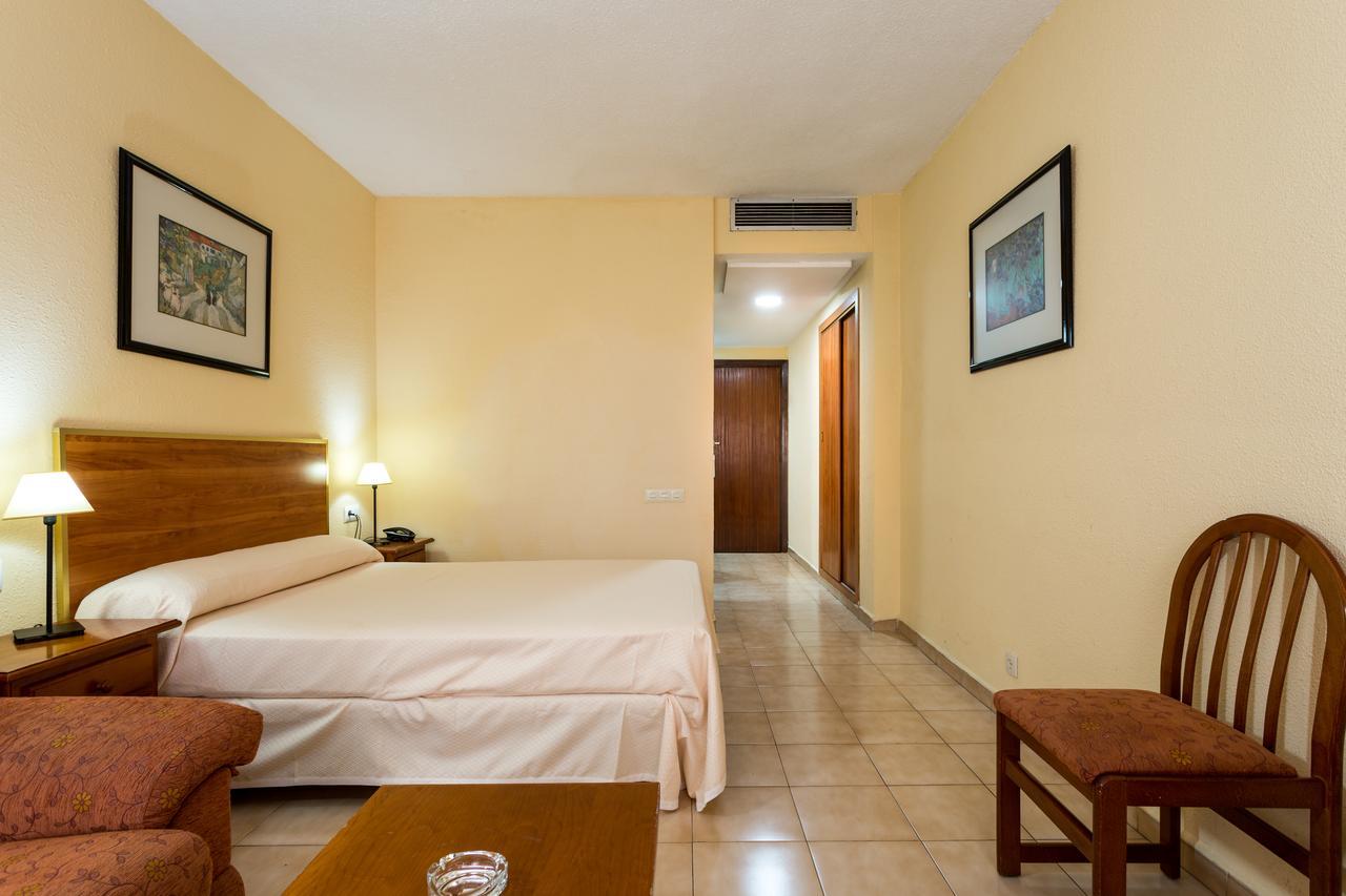 Apartamentos Resitur เซบีญา ภายนอก รูปภาพ