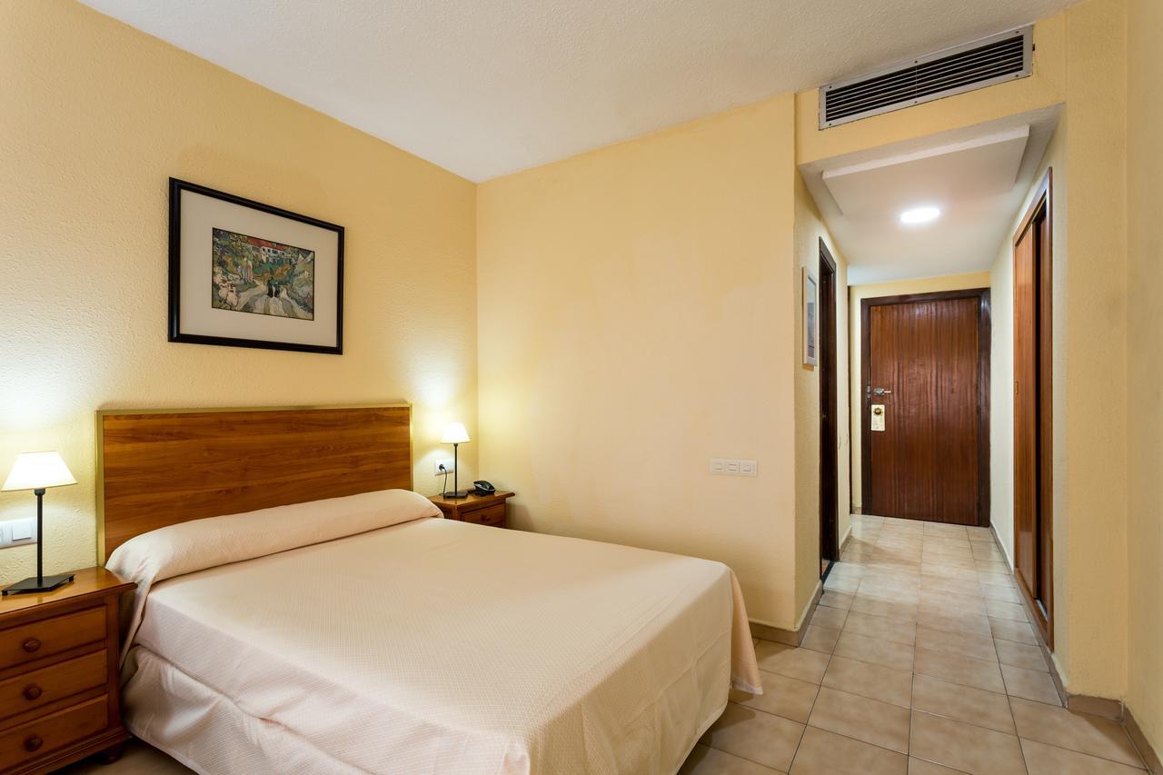Apartamentos Resitur เซบีญา ภายนอก รูปภาพ