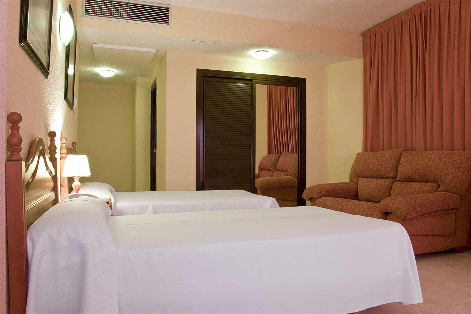 Apartamentos Resitur เซบีญา ภายนอก รูปภาพ