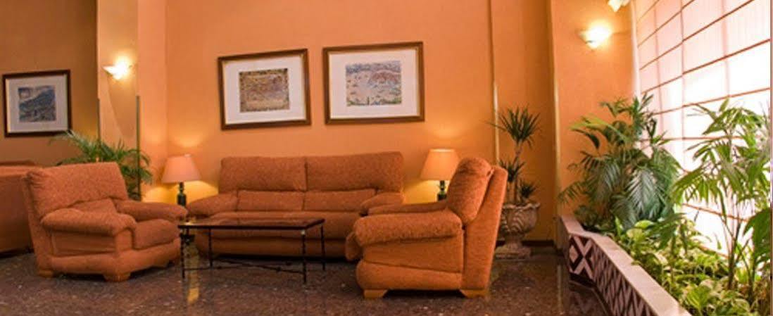 Apartamentos Resitur เซบีญา ภายนอก รูปภาพ